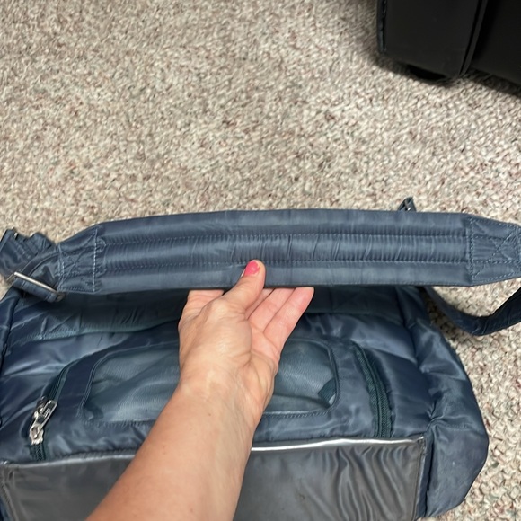 Lug travel tote in grey with long padded strap - Picture 8 of 13